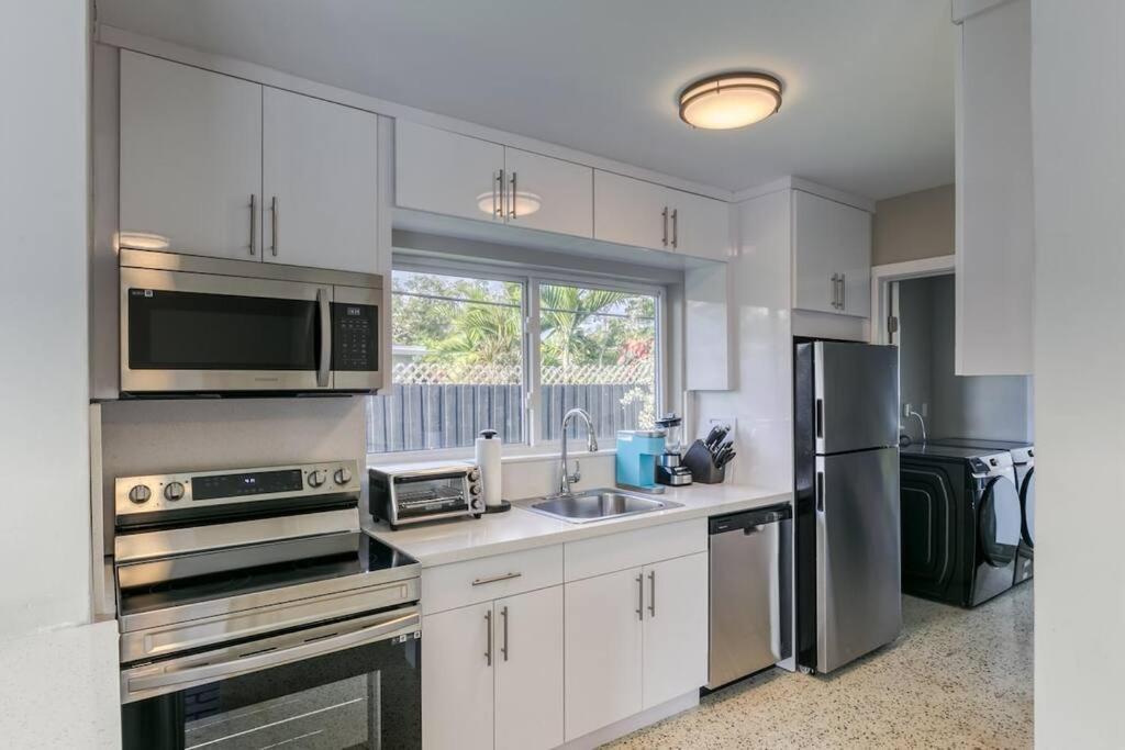 Sunshine Manors 2025-a Apartment