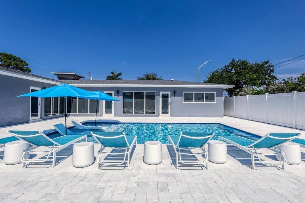 Sunshine Manors 2025-a Apartment