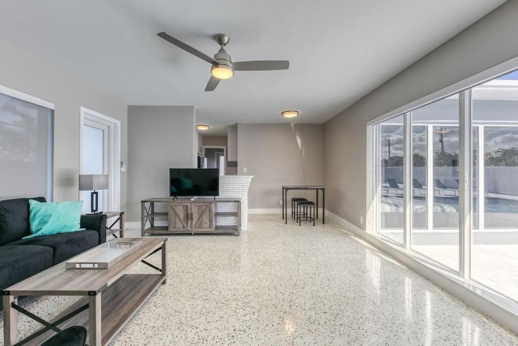 Apartment Sunshine Manors 2025-a Fort Lauderdale