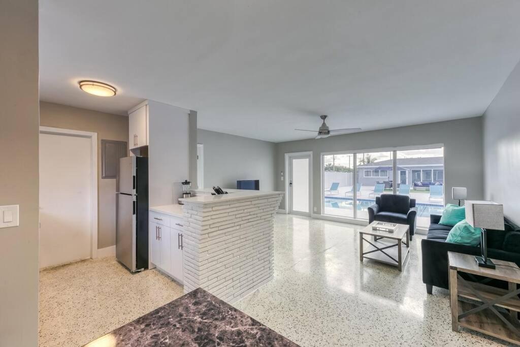 Sunshine Manor 2025-c Apartment *