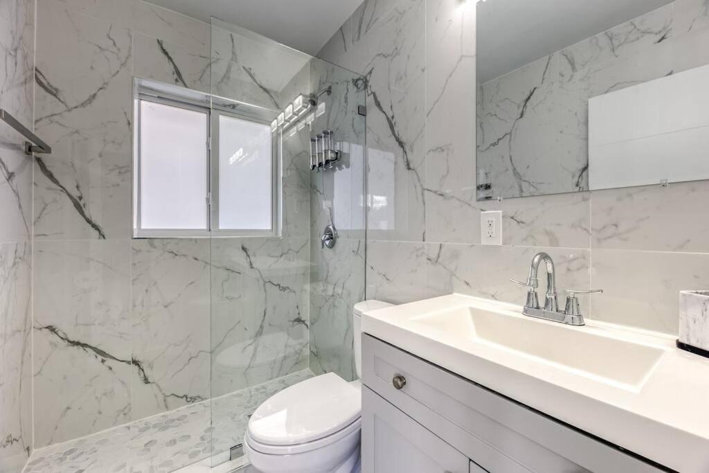 Apartment Sunshine Manors 2025-a