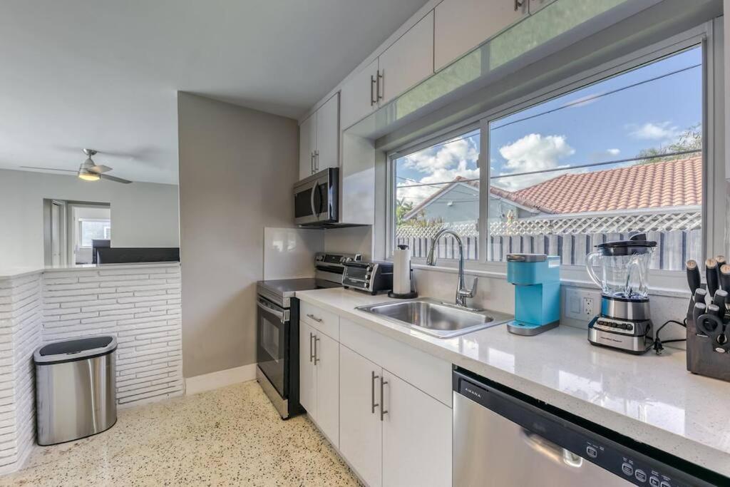 Sunshine Manors 2025-a Apartment Fort Lauderdale