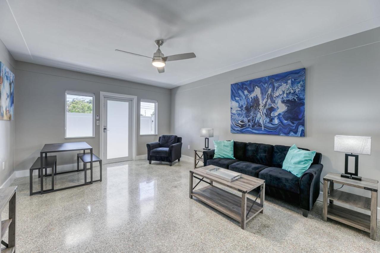 Sunshine Manors 2013 A Fort Lauderdale