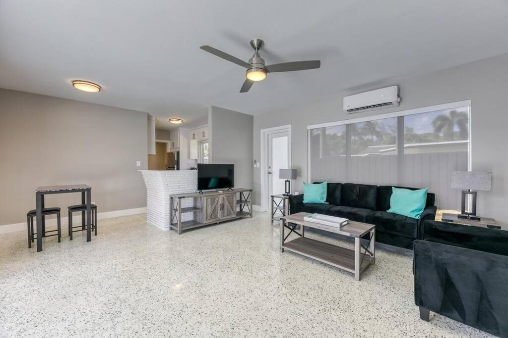 Apartment Sunshine Manors 2017-3 Fort Lauderdale