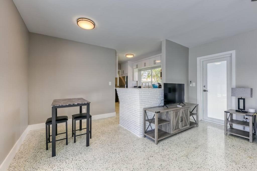 Sunshine Manors 2017-3 * Fort Lauderdale