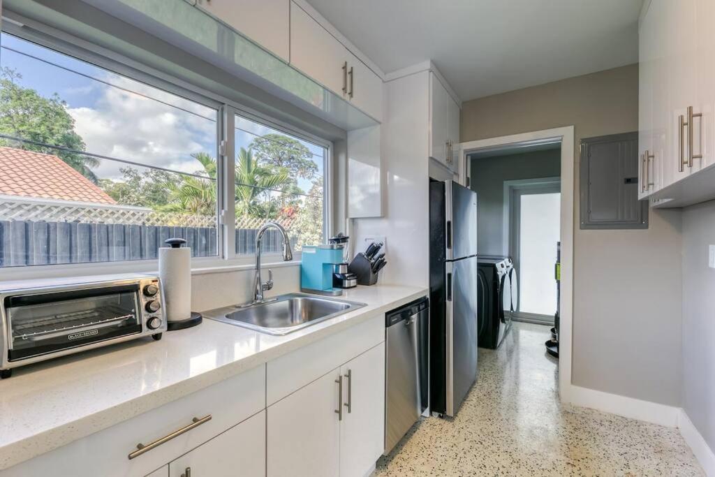 Sunshine Manors 2025-a * Fort Lauderdale