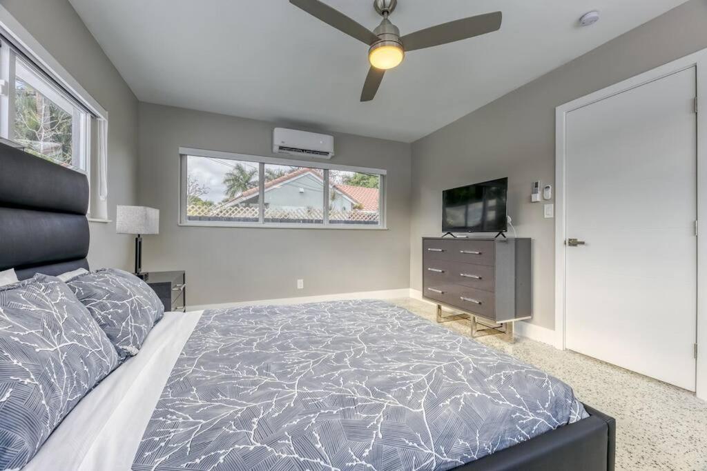 Sunshine Manors 2025-a Fort Lauderdale