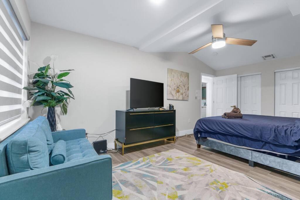 Spacious Living W/ Heated Pool + Outdoor Patio * Fort Lauderdale