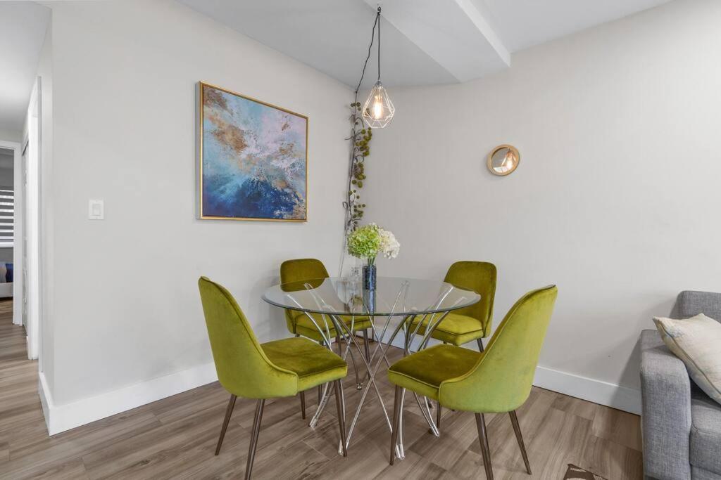 Spacious Living W/ Heated Pool + Outdoor Patio Apartment Fort Lauderdale