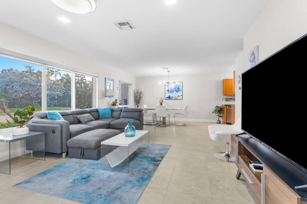 Renovated + 2mi From + Heated Pool +grill *