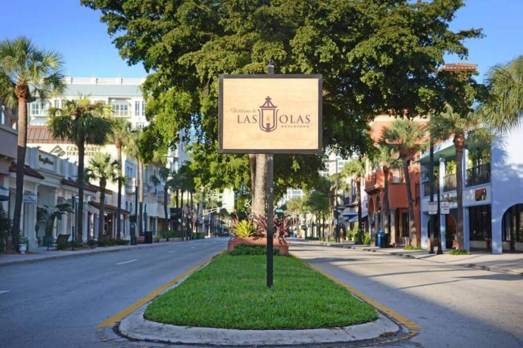Seaside Escape Steps To Beach, Dining, Shopping And Olas! Apartment