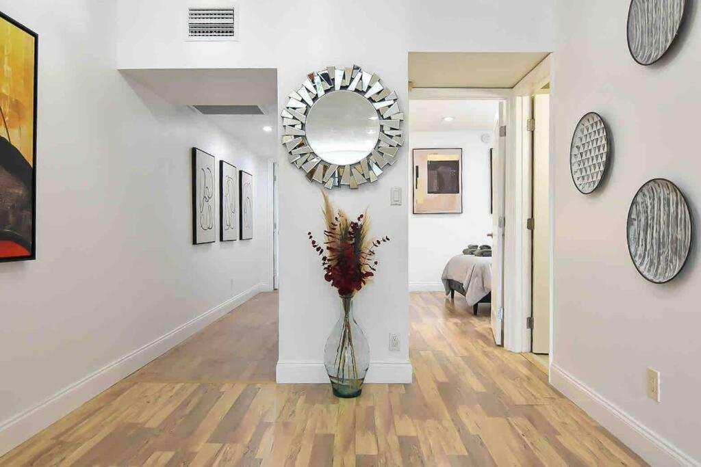 Seaside Escape Steps To Beach, Dining, Shopping And Olas! Apartment *