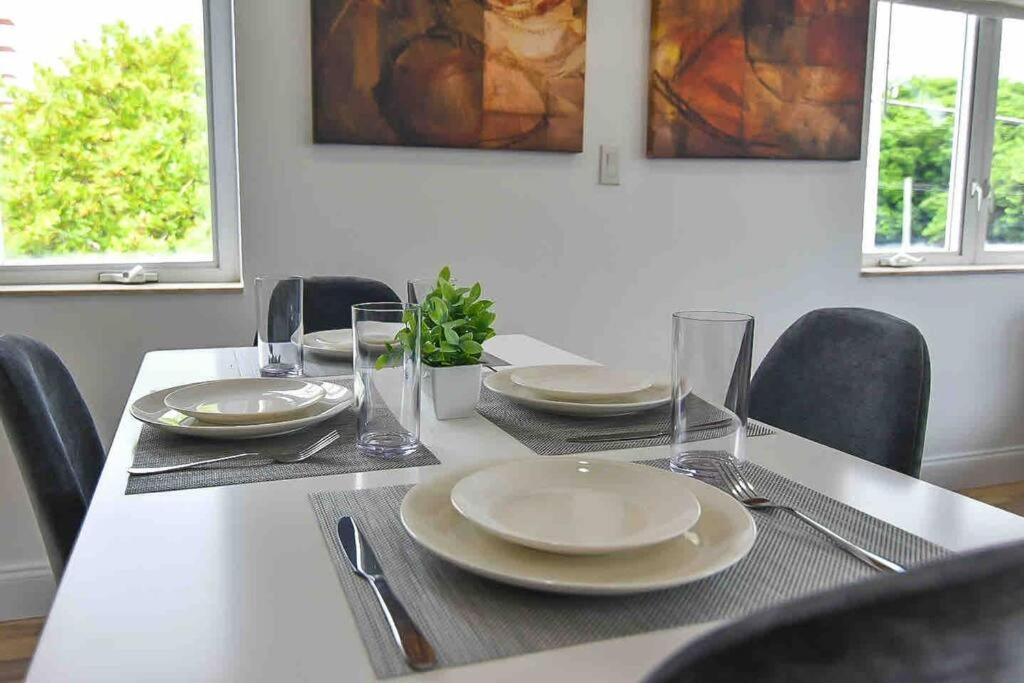 Seaside Escape Steps To Beach, Dining, Shopping And Olas! Apartment *