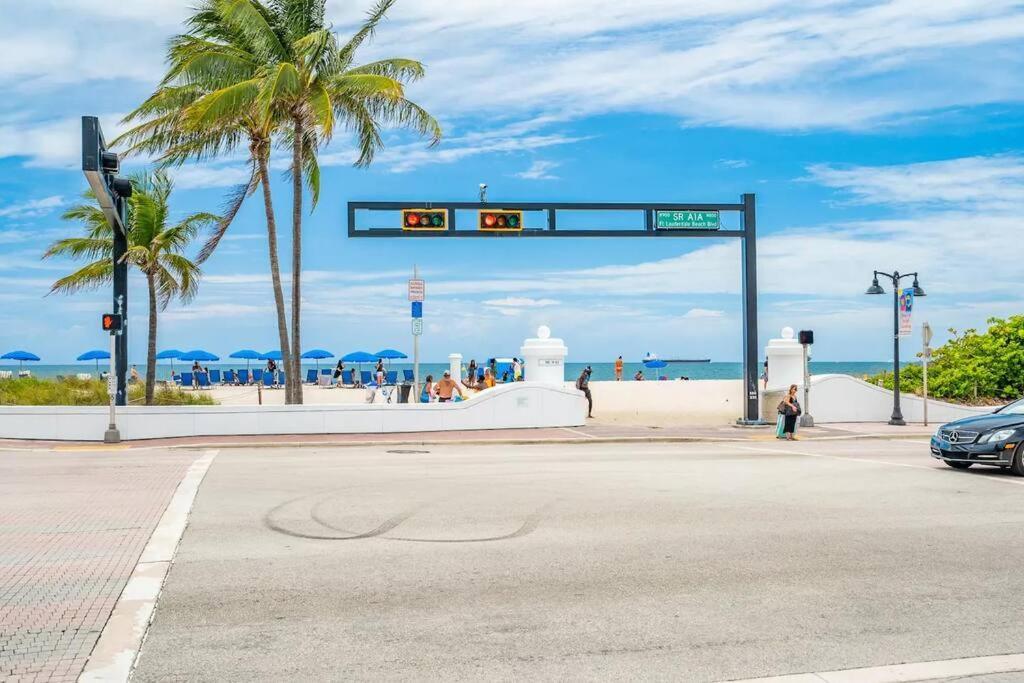 Seaside Escape Steps To Beach, Dining, Shopping And Olas! * Fort Lauderdale