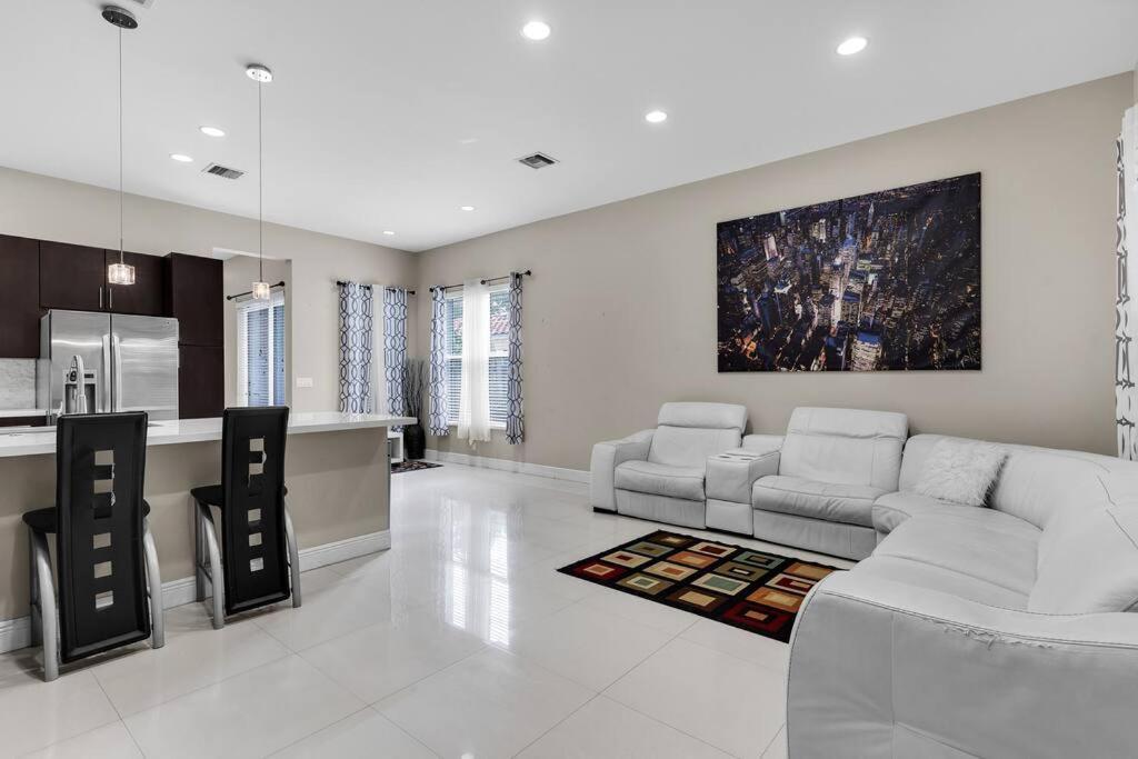 Miami/ft Lauderdale Private Retreat Near Airport. Villa