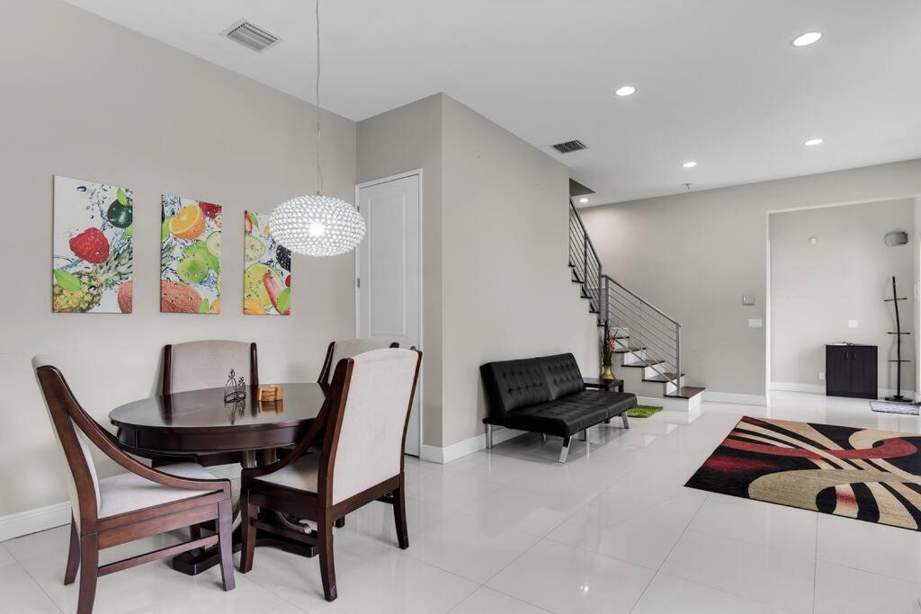 Miami/ft Lauderdale Private Retreat Near Airport. Villa *