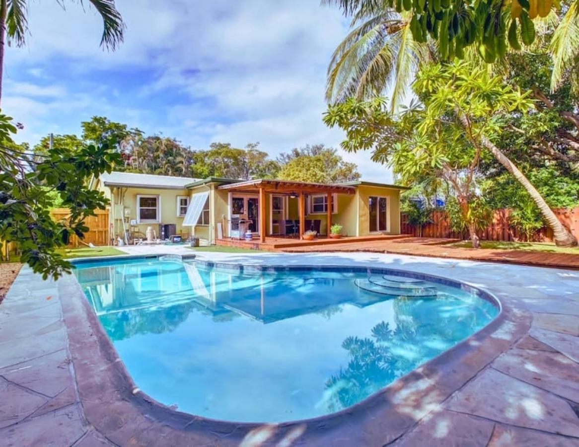 Tranquil Poolside Bliss Pergola Deck Turf Yard * Fort Lauderdale