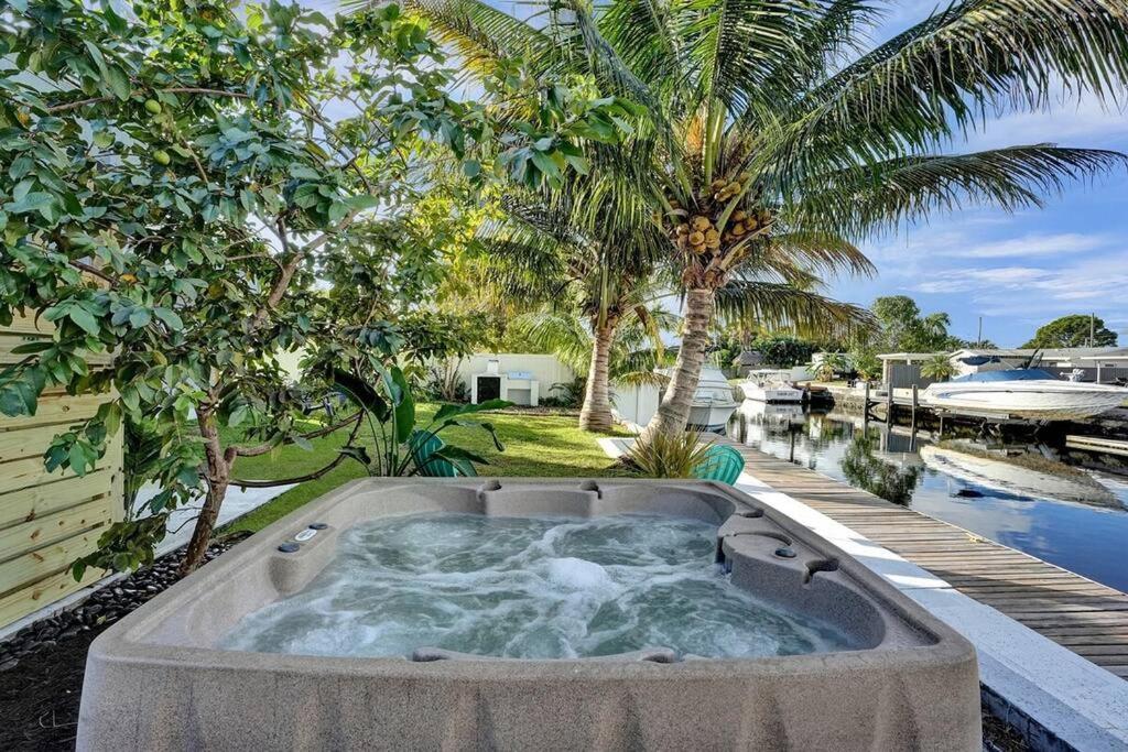 Hot Tub! Roof Top! Firepit! Boat Dock! * Fort Lauderdale