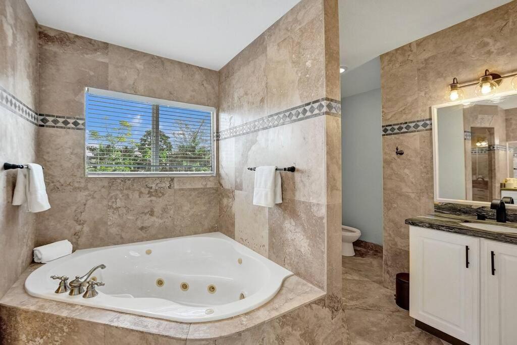 Holiday home Hot Tub! Roof Top! Firepit! Boat Dock! Fort Lauderdale