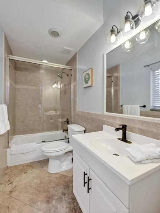 Hot Tub! Roof Top! Firepit! Boat Dock! Holiday home Fort Lauderdale