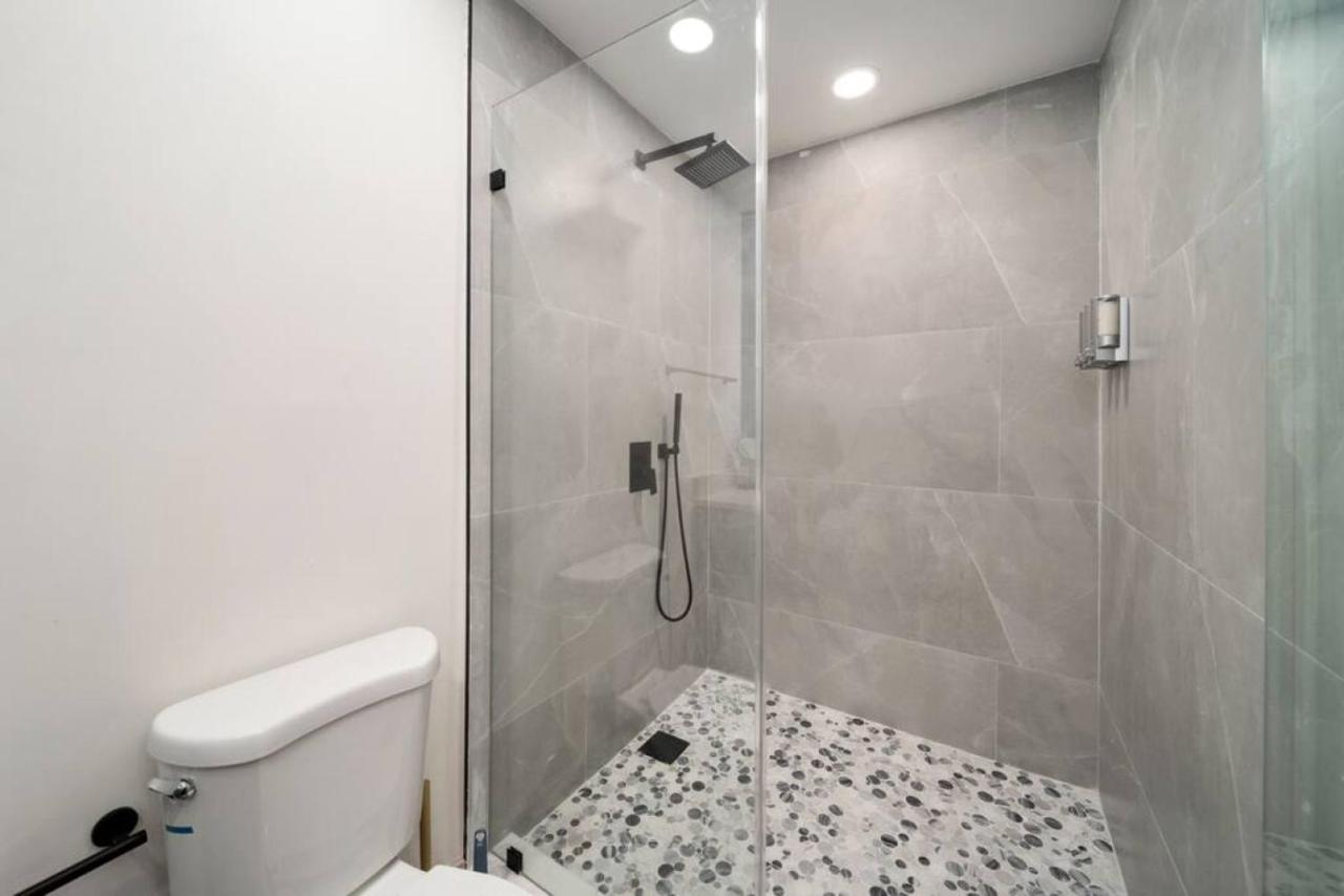 Olas Heated Pool And Hot Tub Holiday home *