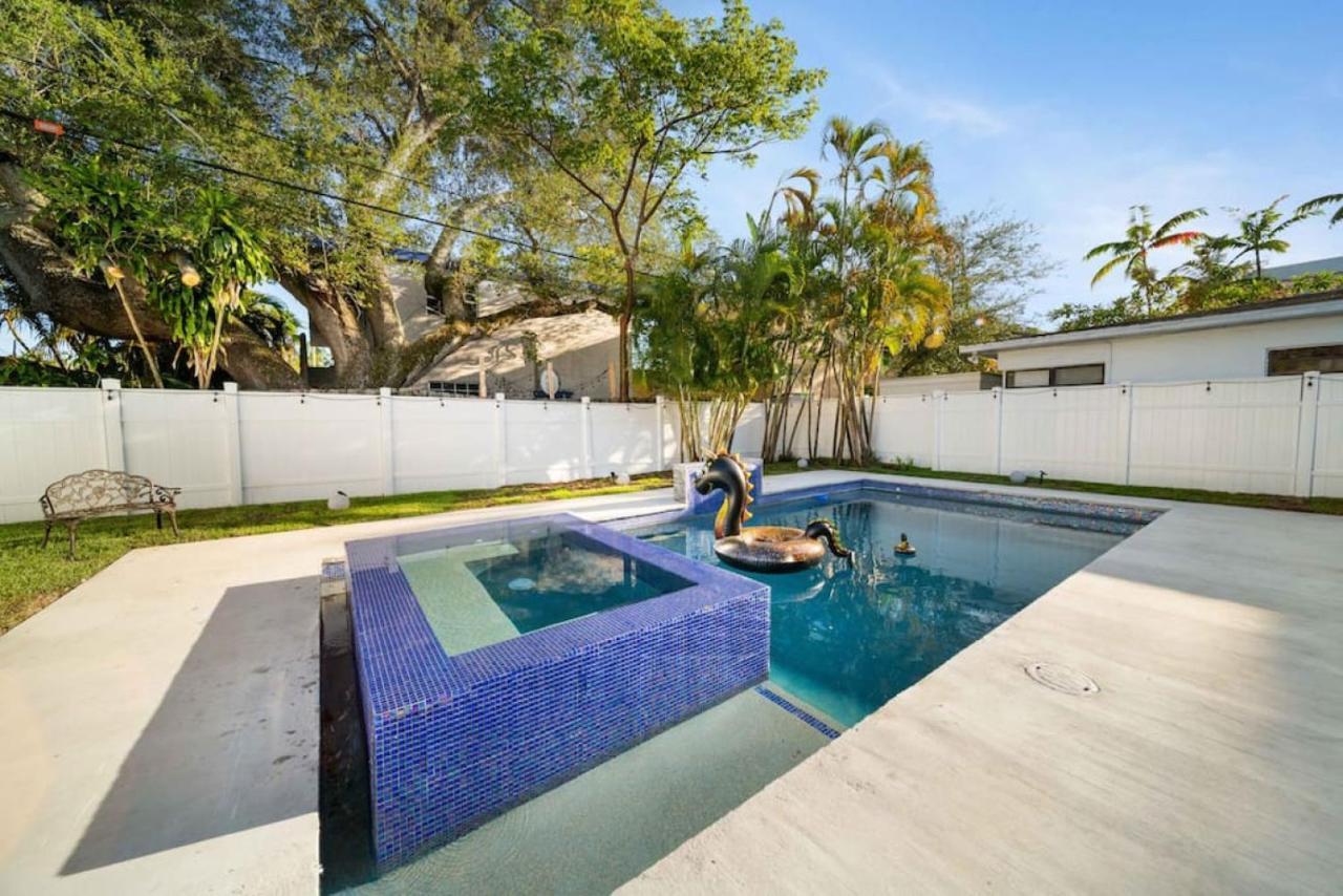 Olas Heated Pool And Hot Tub Holiday home Fort Lauderdale