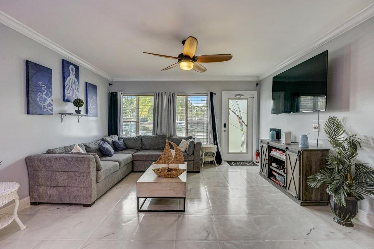 Wilton Manors Pool Oasis 3/3 And Free Parking Holiday home Fort Lauderdale