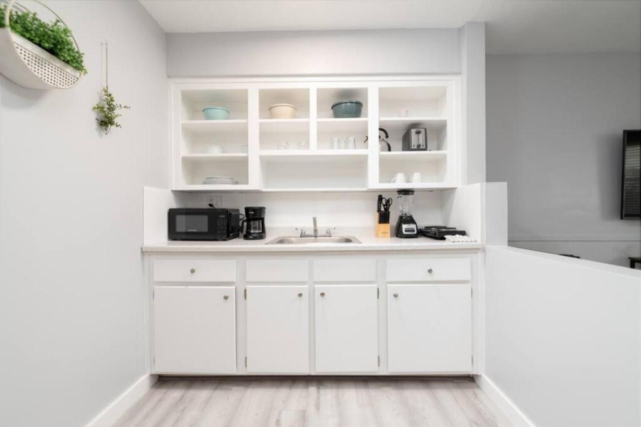 Just Off Wilton Drive 4 Apartment Fort Lauderdale