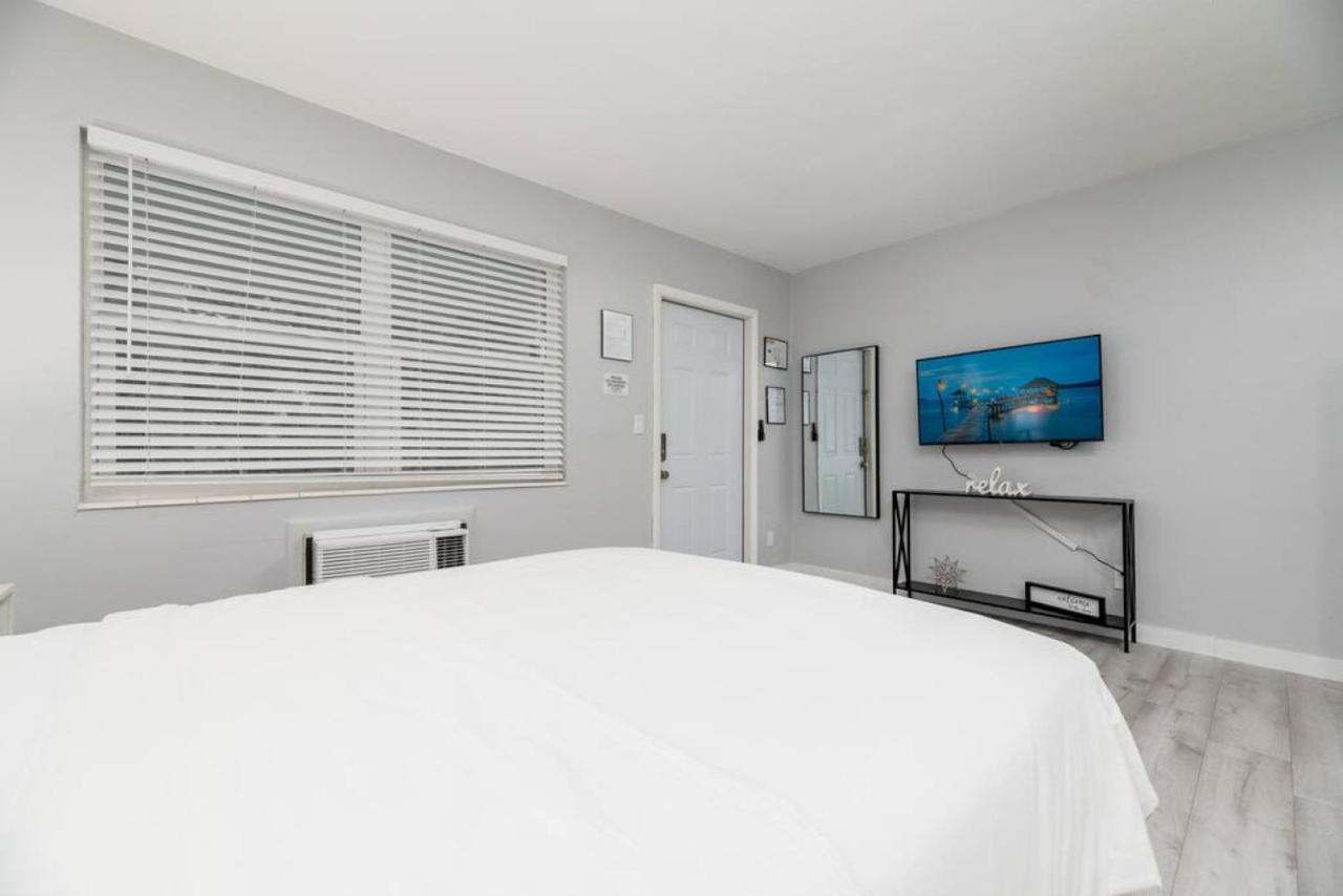 Apartment Just Off Wilton Drive 3 *