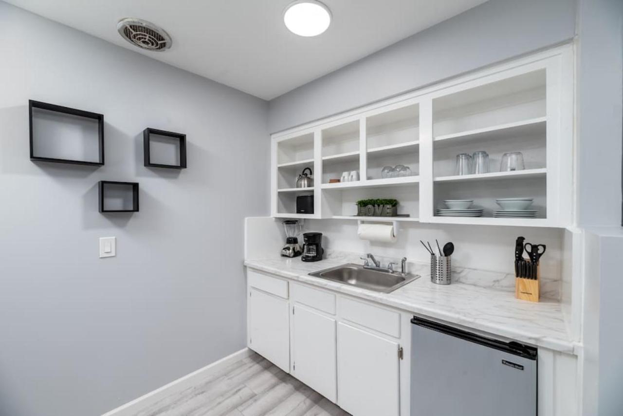Apartment Just Off Wilton Drive 2