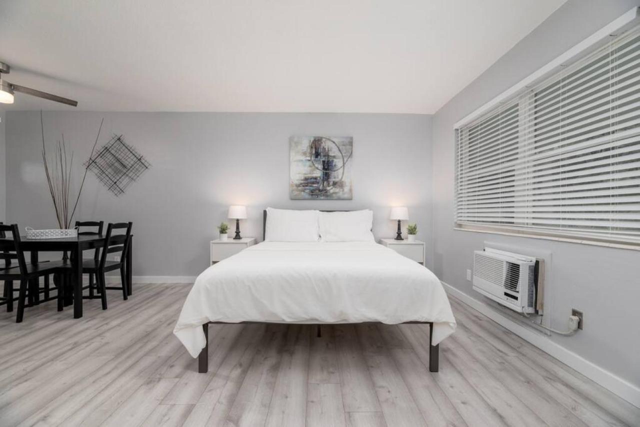 Just Off Wilton Drive 3 Apartment Fort Lauderdale