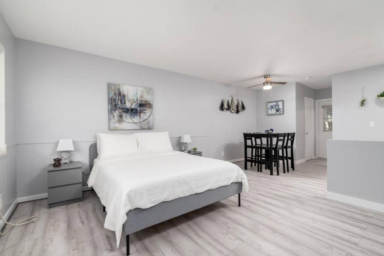 Apartment Just Off Wilton Drive 4 *