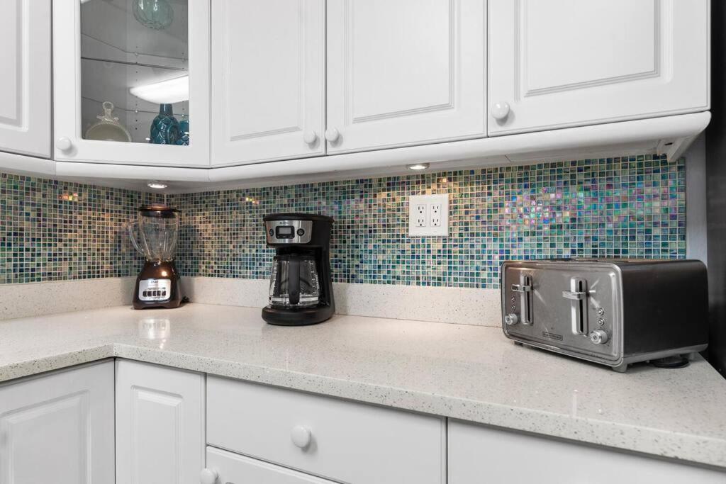 Beachside & Olas Getaway With Pool Apartment Fort Lauderdale