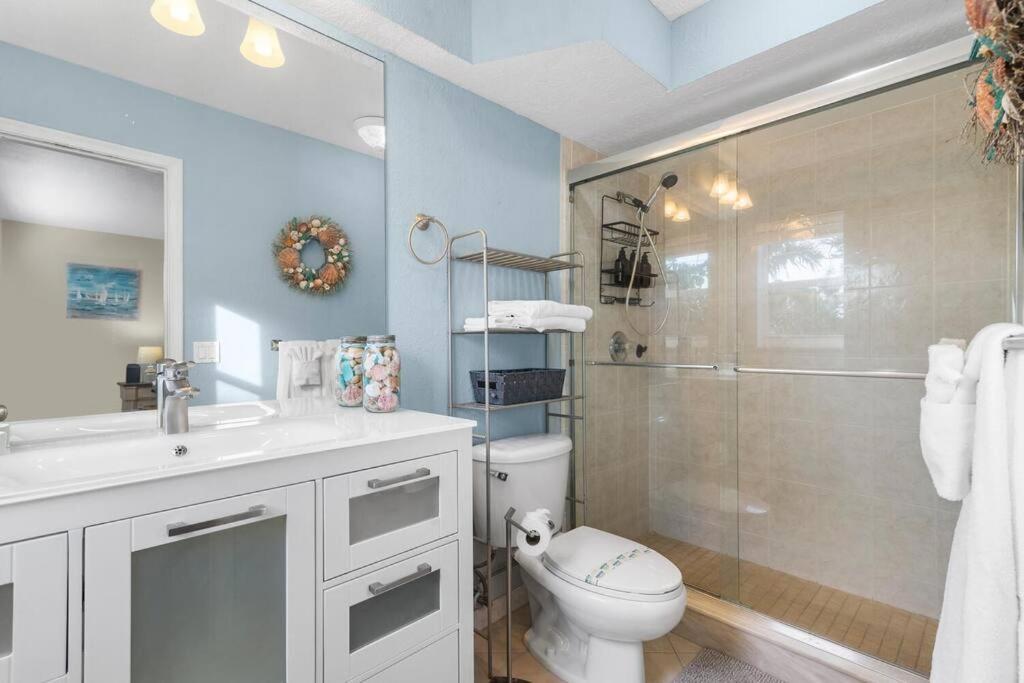 Beachside & Olas Getaway With Pool Apartment