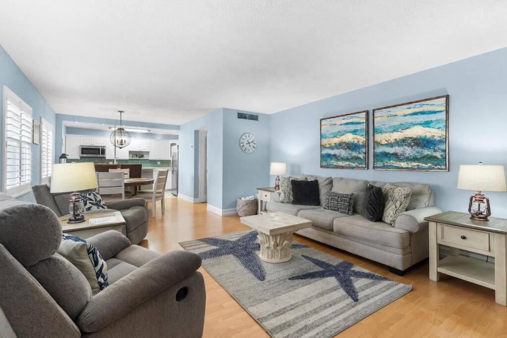 Beachside & Olas Getaway With Pool Apartment *
