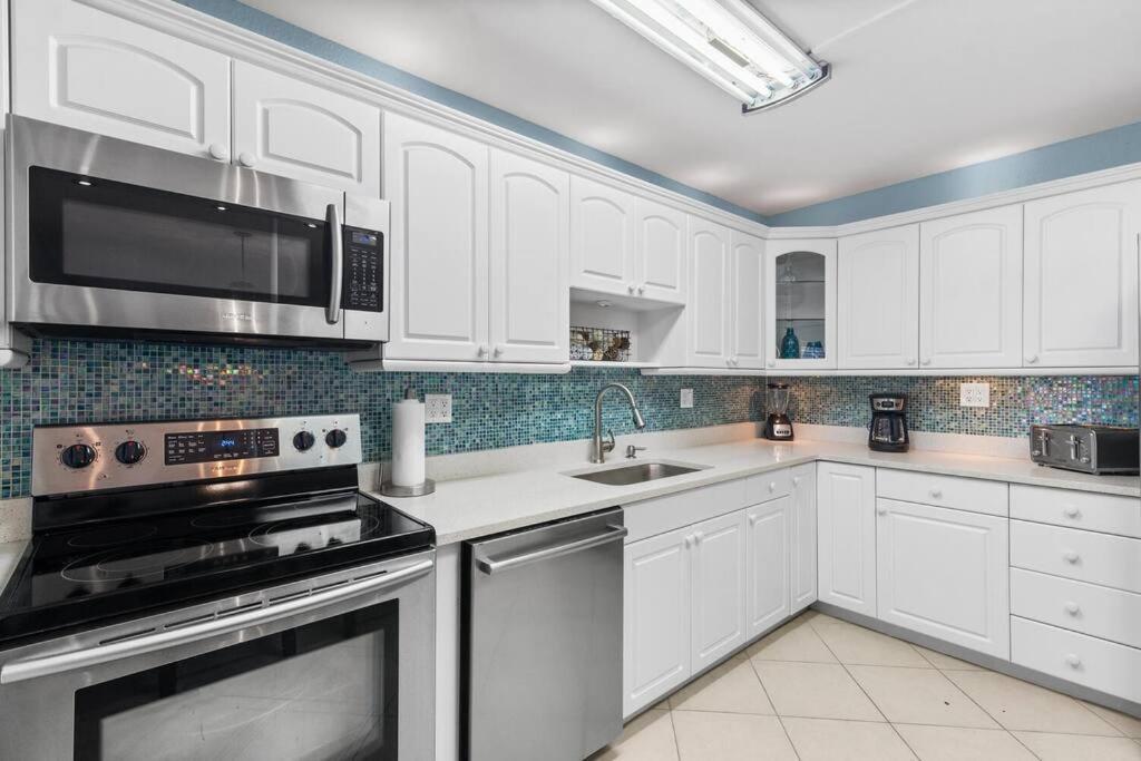 Beachside & Olas Getaway With Pool Apartment Fort Lauderdale