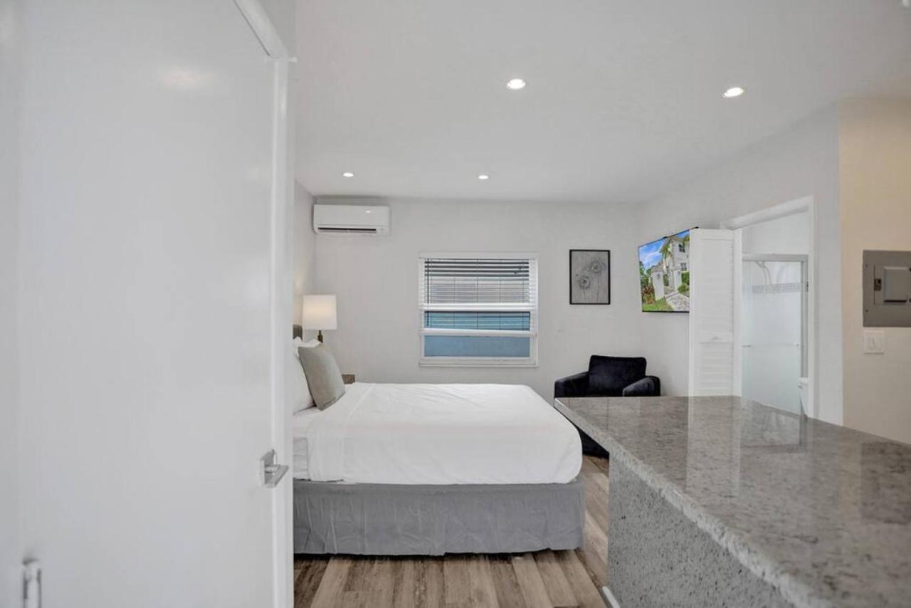 Apartment Isles Modern In Lauderdale With Patio Fort Lauderdale