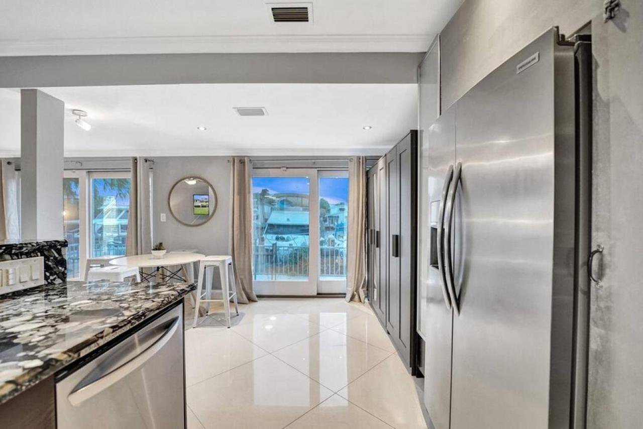 Isles Modern 1br Waterfront With Patio *