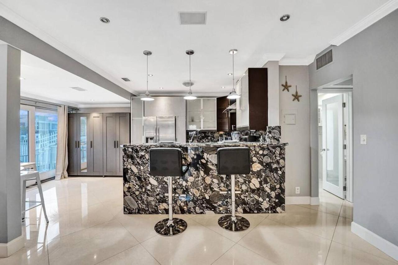 Isles Modern 1br Waterfront With Patio