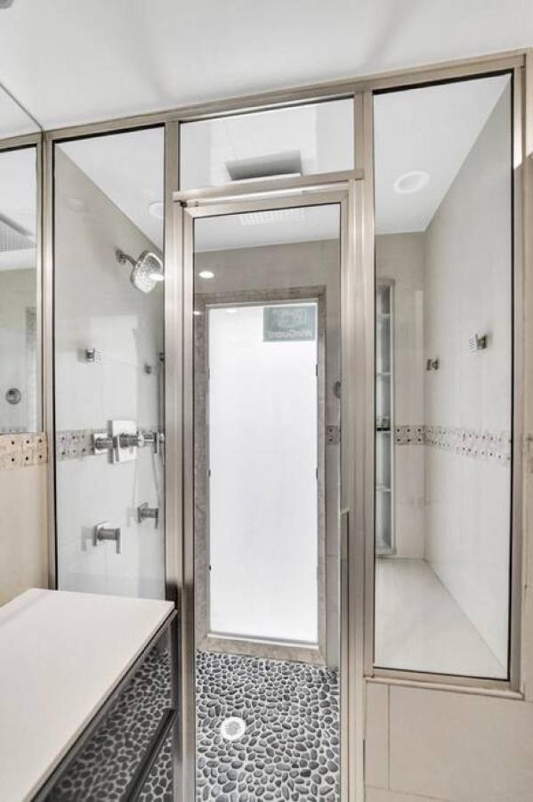 Isles Modern 1br Waterfront With Patio *