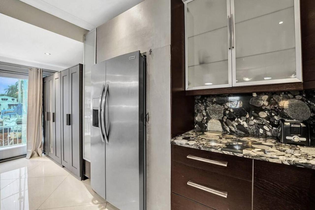 Isles Modern 1br Waterfront With Patio