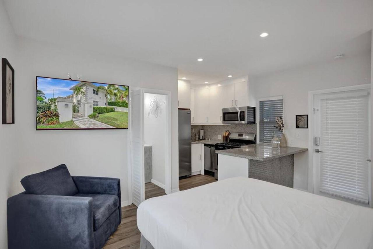 Apartment Isles Modern In Lauderdale With Patio Fort Lauderdale