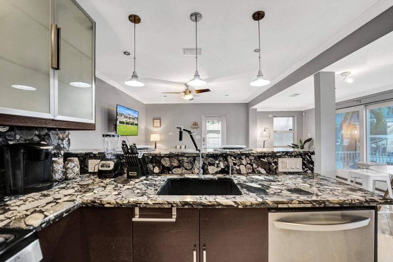 Isles Modern 1br Waterfront With Patio Apartment *