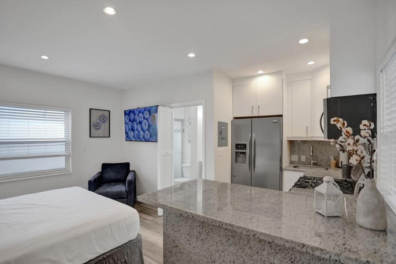 Isles Modern In Lauderdale With Patio * Fort Lauderdale