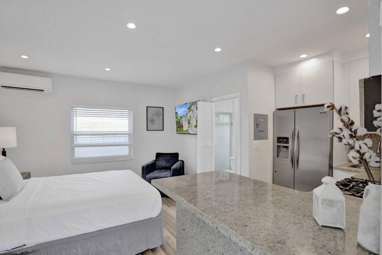 Isles Modern In Lauderdale With Patio * Fort Lauderdale