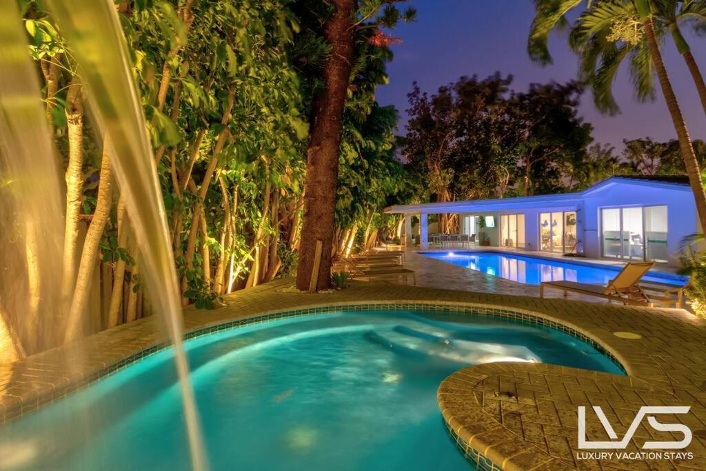 Cascada-luxe Heated Pool Hottub Wlk 2