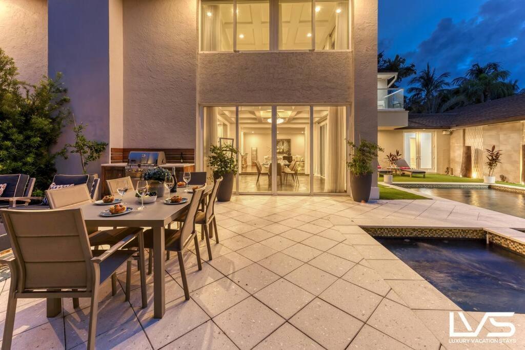 Holiday home Poinciana-luxehome Wlk2beach Heatedpool Hottub