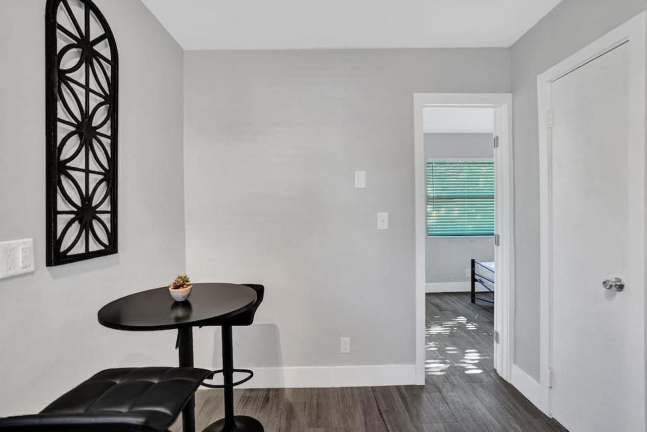 Rustic Retreats Spacious 1br For 4 Guests In The Heart Of Lauderdale Fort Lauderdale