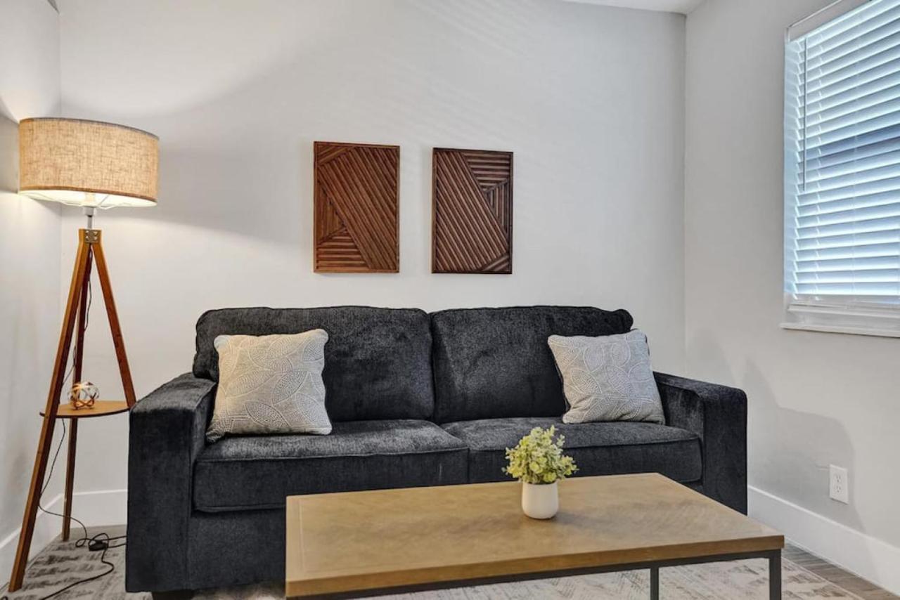 Rustic Retreats Beachy 1br For 4 Guests In The Heart Of Lauderdale Fort Lauderdale