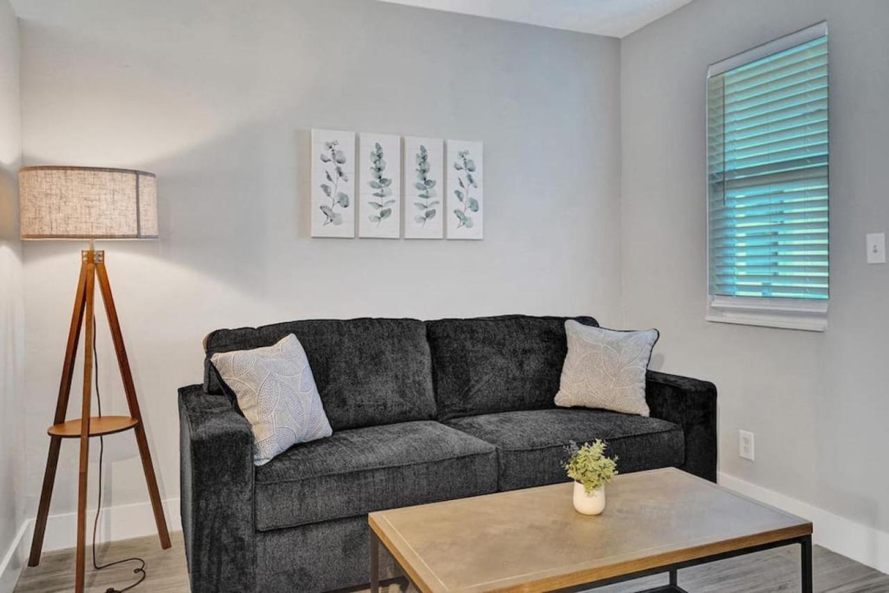 Rustic Retreats Modern 1br For 4 Guests In The Heart Of Lauderdale Apartment